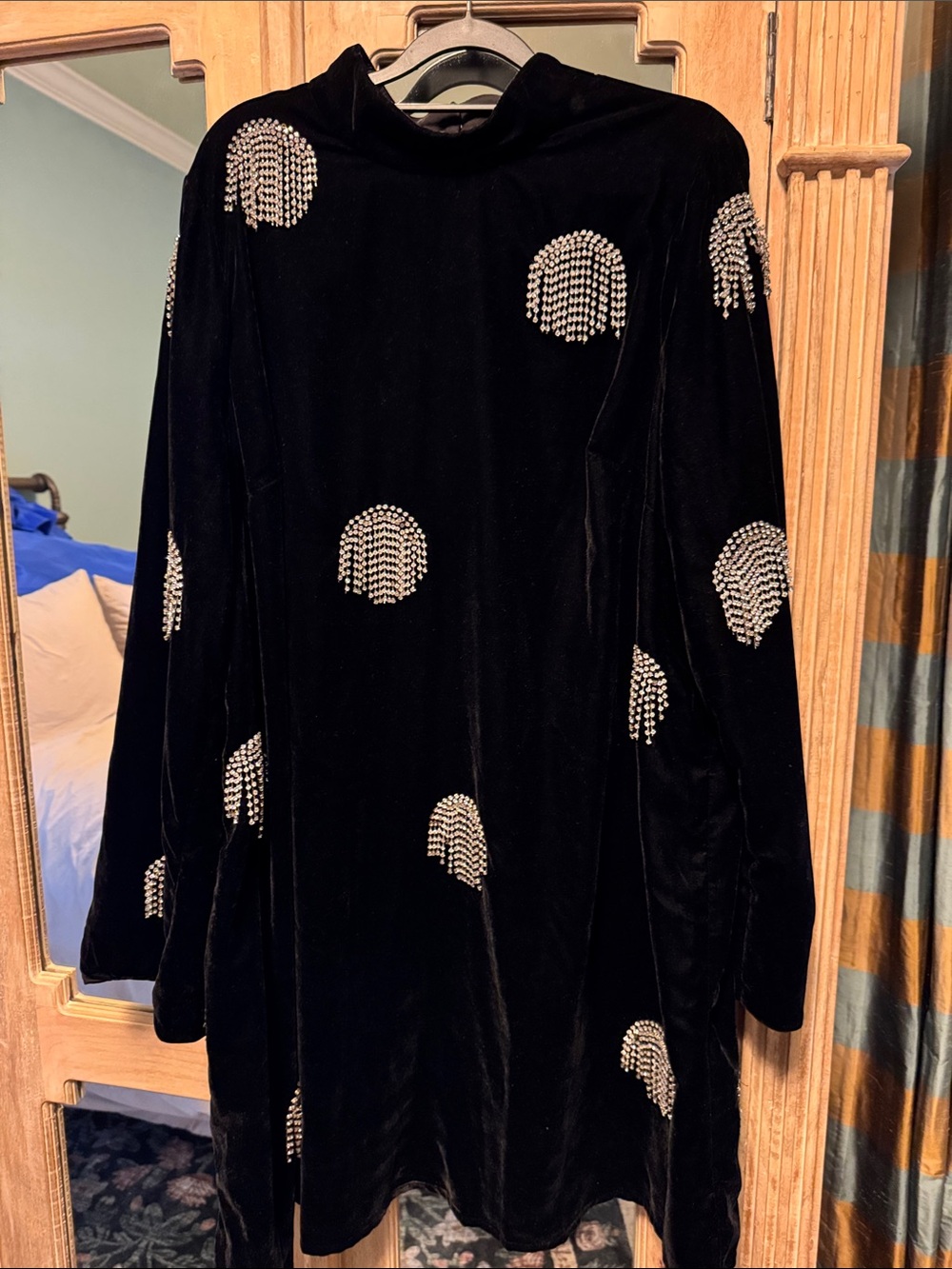 Black Velvet Elegant Mini Dress with Crystal Beaded Motifs